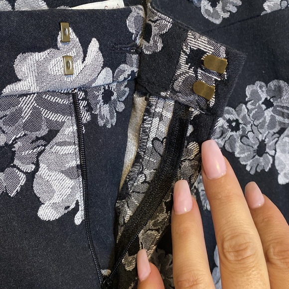 Coldwater Creek SZ 12 Stretch Floral pants w/ 2 front hook 1 button zip up - Picture 7 of 10